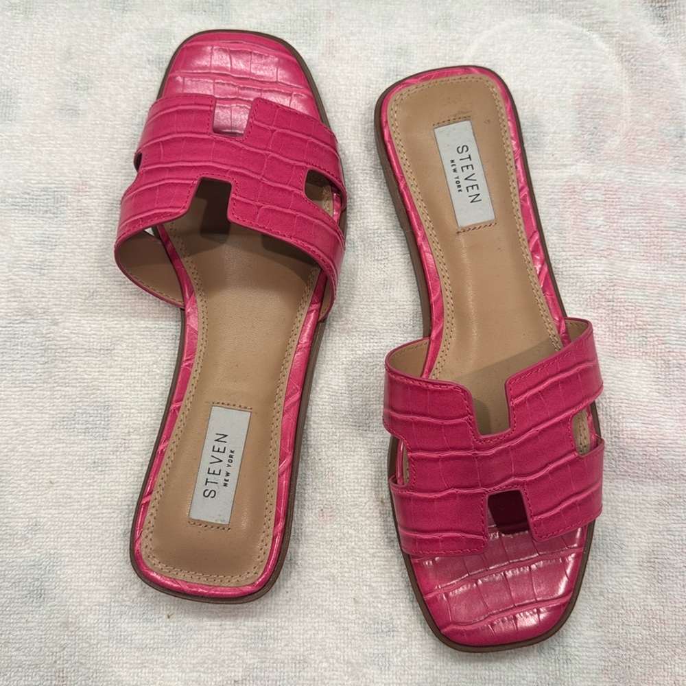 NEED GONE TODAY BC IM MOVING —— Steve Madden Hadyn sandals